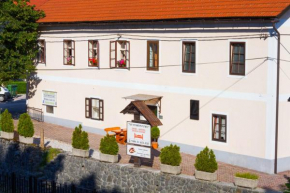Отель Apartma na Starem Placu, Идрия